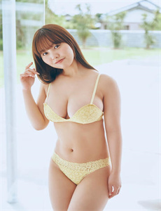 北京暴雨女子淡定做美甲-小口田桂子